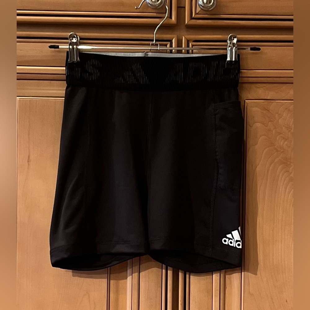 NWT Adidas Women’s Techfit Badge of Sport Shorts - Picture 7 of 11
